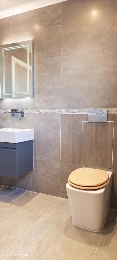 Top Floor Flat 5 Northwood Northwood  Екстериор снимка
