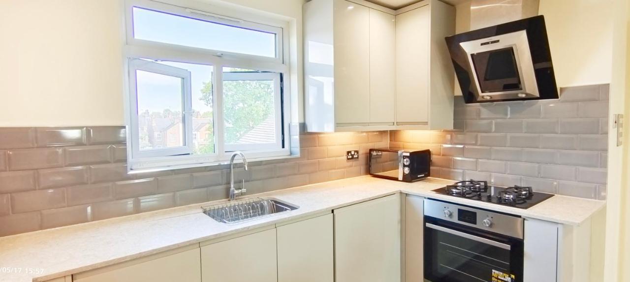 Top Floor Flat 5 Northwood Northwood  Екстериор снимка