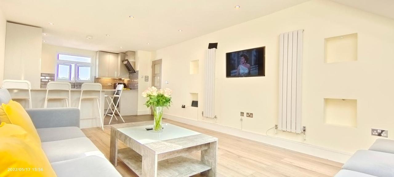 Top Floor Flat 5 Northwood Northwood  Екстериор снимка