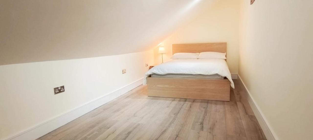 Top Floor Flat 5 Northwood Northwood  Екстериор снимка