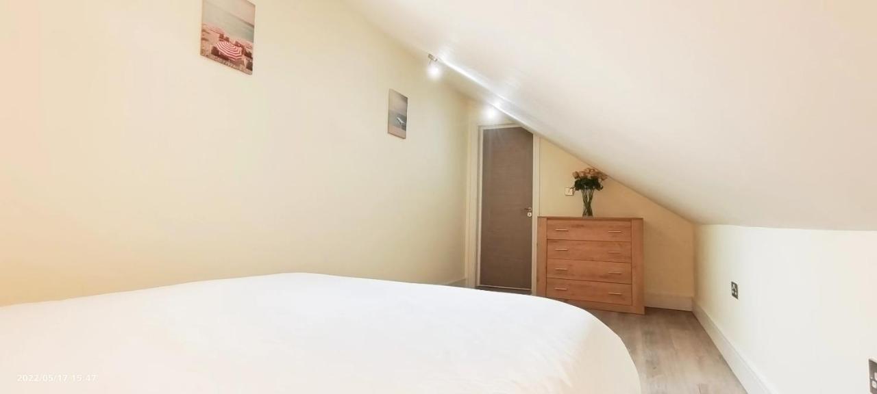 Top Floor Flat 5 Northwood Northwood  Екстериор снимка