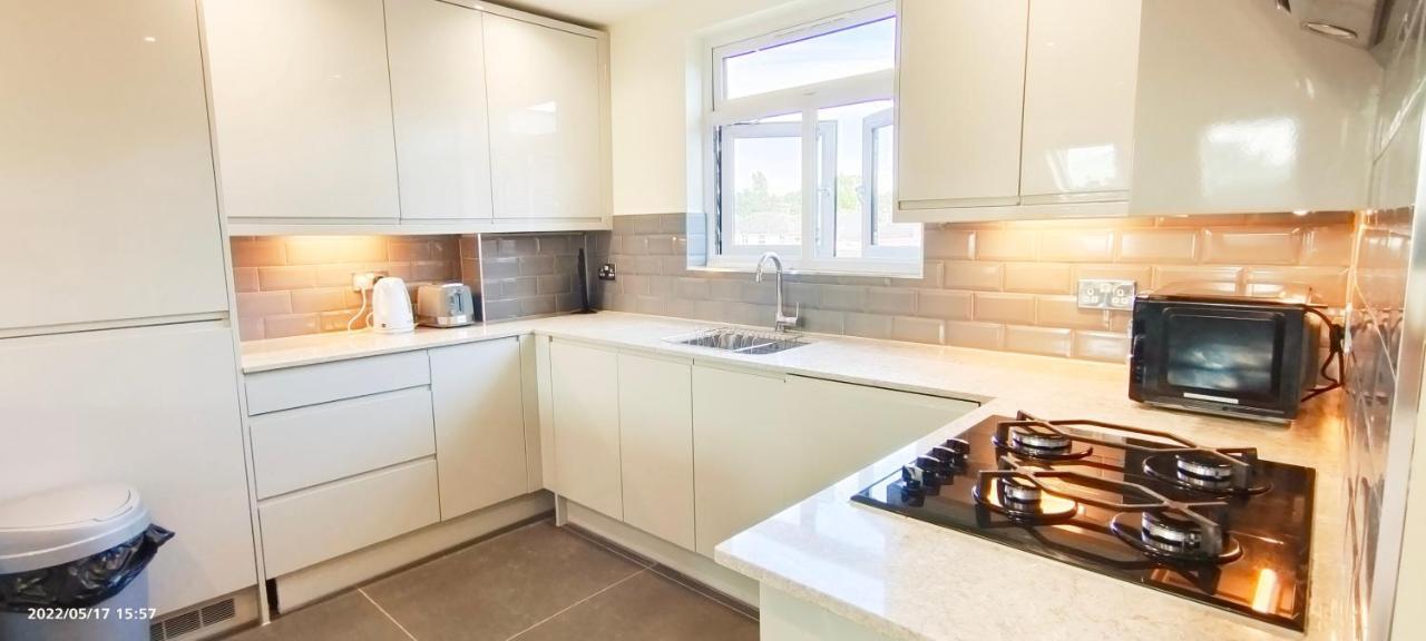 Top Floor Flat 5 Northwood Northwood  Екстериор снимка